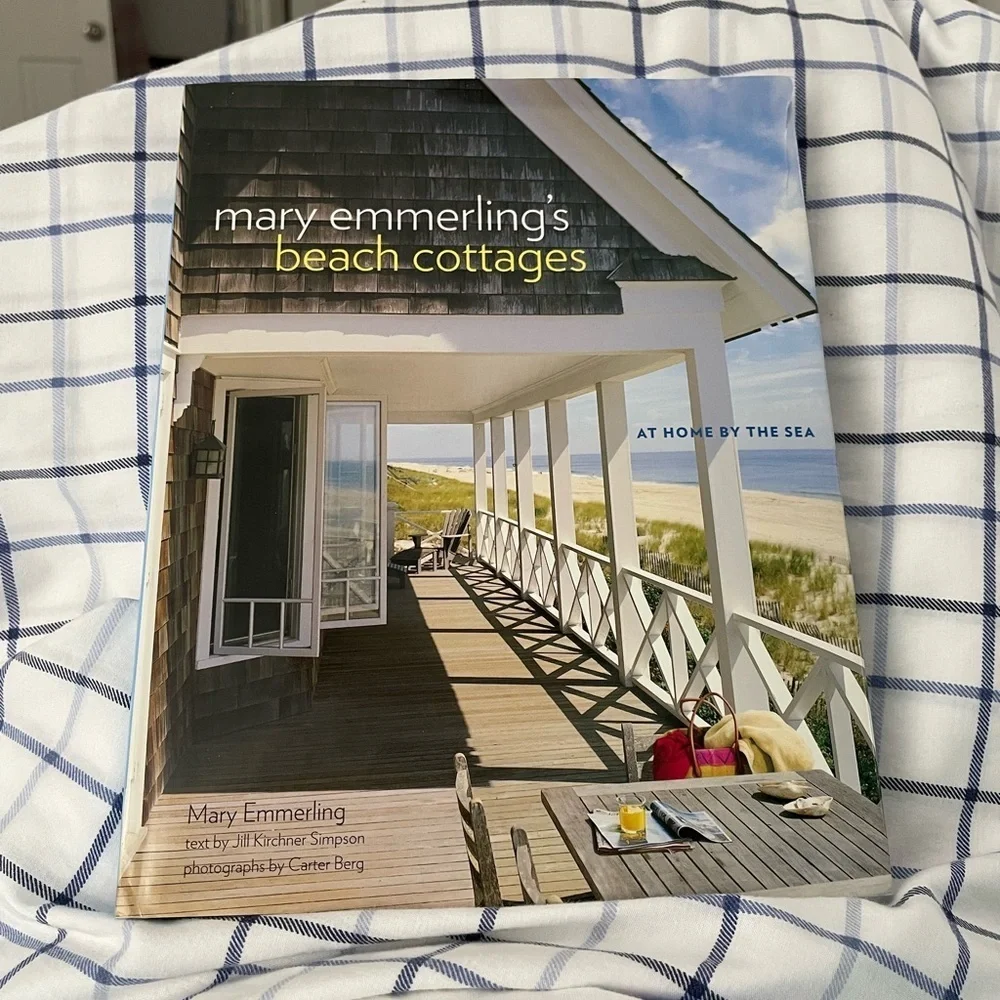 Book, mary emmerling’s beach cottages, Beautiful Photos and Poetic Text, 2004.